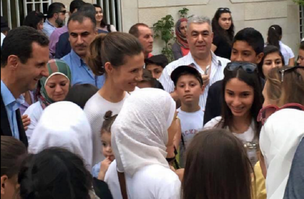 President Assad and his wife in a Damascus culture center  - Sputnik International