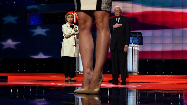 US Democratic presidential candidates Hillary Clinton (L) and Bernie Sanders reacts during the national anthem before the CNN Democratic Presidential Debate at the Brooklyn Navy Yard on April 14, 2016, in New York - Sputnik International