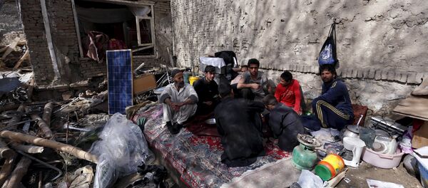 Residents have lunch inside their damaged house after yesterday's suicide car bomb attack on a government security building in Kabul, Afghanistan, April 20, 2016. - Sputnik International