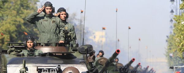 Polish army soldiers salute as tanks roll on one of the city's main streets during a military parade celebrating the Polish Army Day in Warsaw, Poland, Saturday, Aug. 15, 2015 - Sputnik International