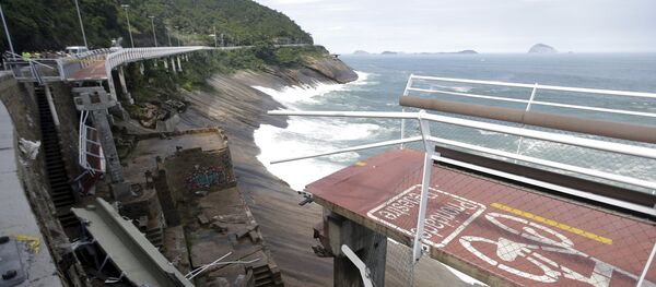 The collapsed area of the new cycle lane is pictured in Rio de Janeiro, Brazil, April 21, 2016. - Sputnik International