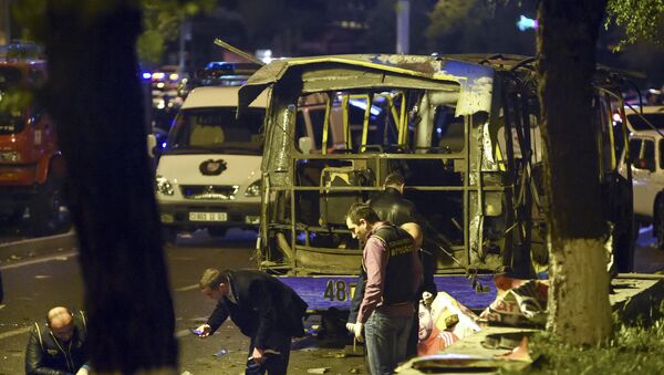 In this Monday night, April 25, 2016 photo, experts search the site of a passenger bus explosion in Halabyan street of Yerevan, Armenia. - Sputnik International