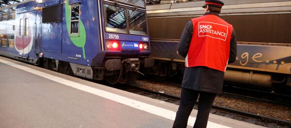 A staff member of French state-owned railway company SNCF stands on a platform inside the Gare de Lyon railway station in Paris, France, April 26, 2016 during a one-day strike by French railway unions workers to protest working conditions and wages. A staff member of French state-owned railway company SNCF stands on a platform inside the Gare de Lyon railway station in Paris, France, April 26, 2016 during a one-day strike by French railway unions workers to protest working conditions and wages. - Sputnik International