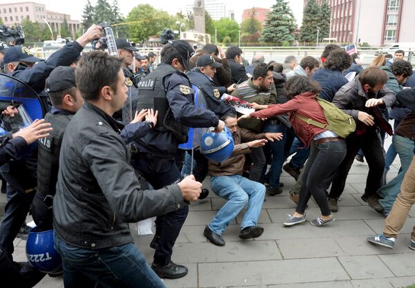 Riot police use tear gas to disperse demonstrators during a protest against parliament speaker Ismail Kahraman, outside the Turkish parliament in Ankara, Turkey April 26, 2016. - Sputnik International