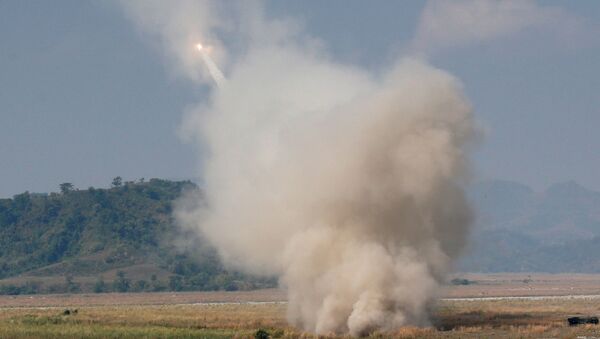 A US military fires a High Mobility Artillery Rocket System (HIMARS) during a military exercise. - Sputnik International