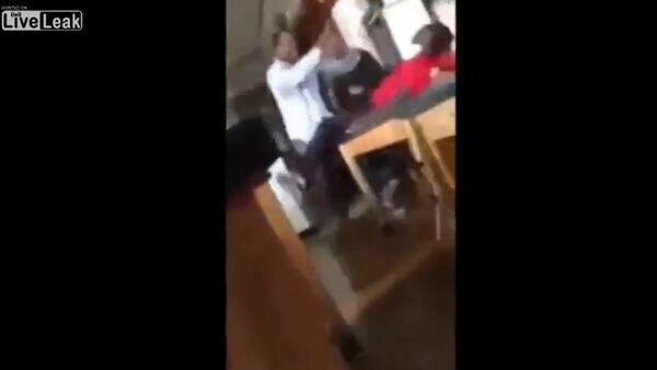 Teacher’s Aide Fights 14-Year-Old Student in Classroom - Sputnik International