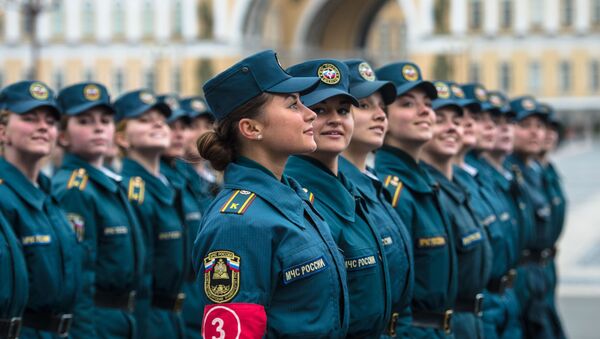 Forward, March! Russian Servicemen Hold V-Day Parade Drill in St Petersburg - Sputnik International
