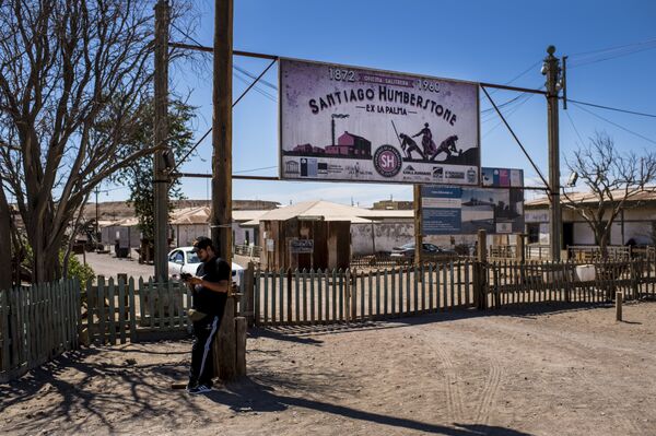 Picture of the entrance of the ex Humberstone saltpeter, at the ex Humberstone saltpeter, near Pozo Almonte in the Tarapaca Region -some 800 km north of Santiago, Chile- on April 20,2016. - Sputnik International