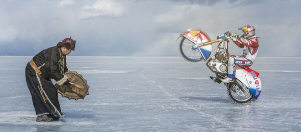 When faced with the danger of falling through the thin ice of Lake Baikal, moto racer Daniil Ivanov asked for the help of a local shaman to bless his risky endeavor. - Sputnik International