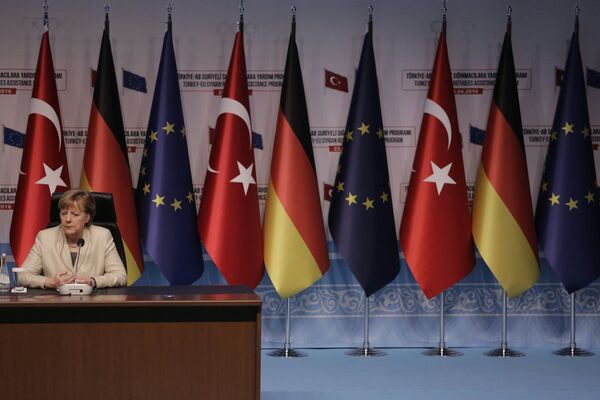German Chancellor Angela Merkel gives a press conference after visiting Nizip refugee camp on the Turkish-Syrian border, in Gaziantep on April 23, 2016. German Chancellor Angela Merkel gives a press conference after visiting Nizip refugee camp on the Turkish-Syrian border, in Gaziantep on April 23, 2016. - Sputnik International
