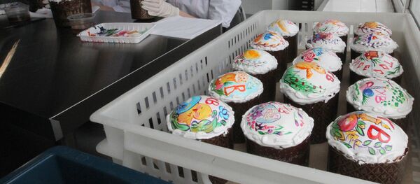 With the Orthodox Easter holiday quickly approaching, confectioners from the Presidential Property Management Department shared their special recipes for the traditional Easter cake made for Vladimir Putin and taught journalists how to make it. With the Orthodox Easter holiday quickly approaching, confectioners from the Presidential Property Management Department shared their special recipes for the traditional Easter cake made for Vladimir Putin and taught journalists how to make it. - Sputnik International