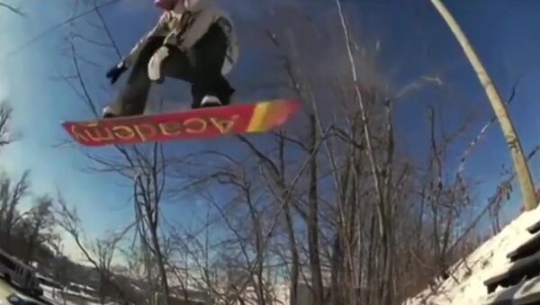 Snowboarder vs car - Sputnik International