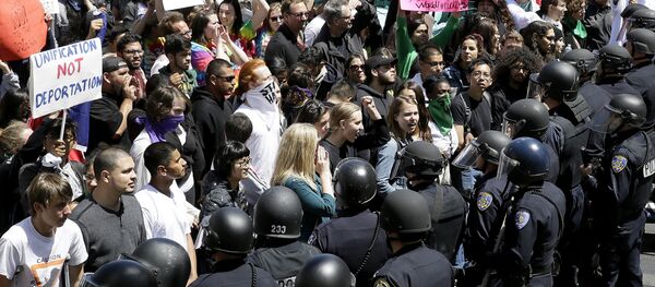 Anti-Trump protesters at the California Republican Convention Anti-Trump protesters at the California Republican Convention - Sputnik International
