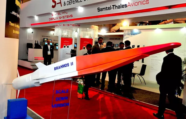 The Indo-Russian BrahMos II hypersonic cruise missile (pictured here at Defexpo 2014) is the export variant of the Russian 3M22 Zircon missile The Indo-Russian BrahMos II hypersonic cruise missile (pictured here at Defexpo 2014) is the export variant of the Russian 3M22 Zircon missile - Sputnik International