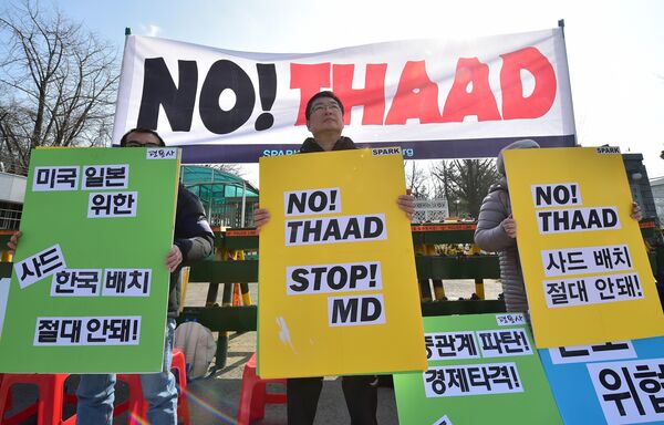 Anti-war activists hold placards during a rally against talks on deployment of the US-built Terminal High Altitude Area Defense, THAAD, outside South Korea's defence ministry in Seoul on March 4, 2016 Anti-war activists hold placards during a rally against talks on deployment of the US-built Terminal High Altitude Area Defense, THAAD, outside South Korea's defence ministry in Seoul on March 4, 2016 - Sputnik International