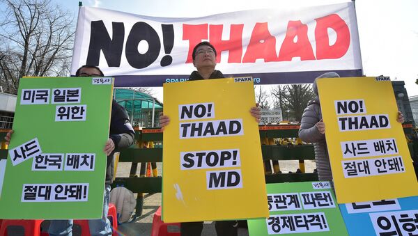 Anti-war activists hold placards during a rally against talks on deployment of the US-built Terminal High Altitude Area Defense, THAAD, outside South Korea's defence ministry in Seoul on March 4, 2016 - Sputnik International