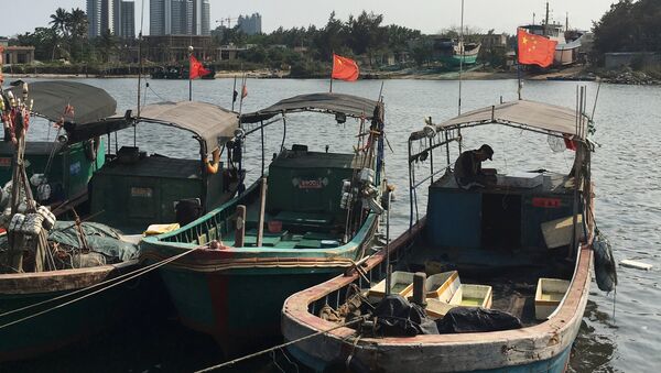 Fishing boats with Chinese national flags are seen at a harbour in Tanmen, Hainan province, April 5, 2016 - Sputnik International