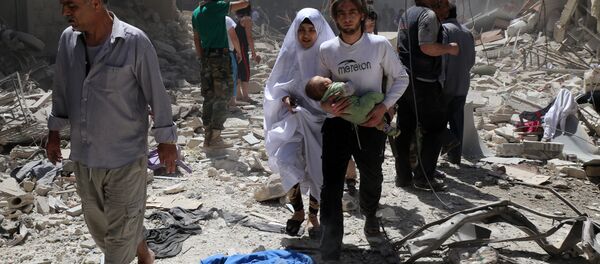 A Syrian family walks amid the rubble of destroyed buildings following a reported airstrike on April 28, 2016 in the Bustan al-Qasr rebel-held district of the northern Syrian city of Aleppo A Syrian family walks amid the rubble of destroyed buildings following a reported airstrike on April 28, 2016 in the Bustan al-Qasr rebel-held district of the northern Syrian city of Aleppo - Sputnik International