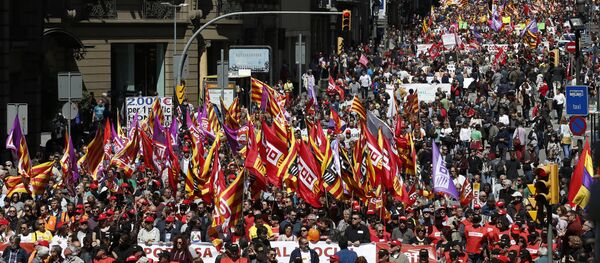 People march during a May Day rally in the center of Barcelona, Spain, Sunday, May 1, 2016 People march during a May Day rally in the center of Barcelona, Spain, Sunday, May 1, 2016 - Sputnik International