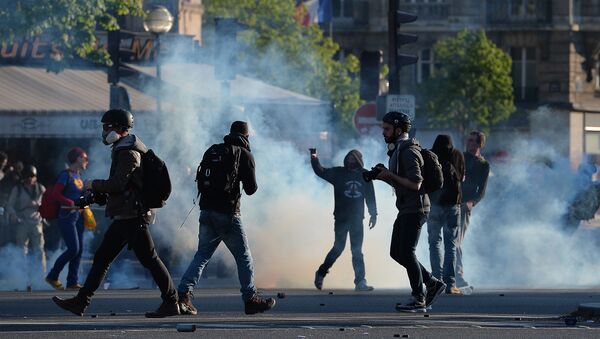 Protesters and photographers stand on the Place de la Nation during clashes with police at a traditional May Day demonstration on May 1, 2016, in Paris. - Sputnik International