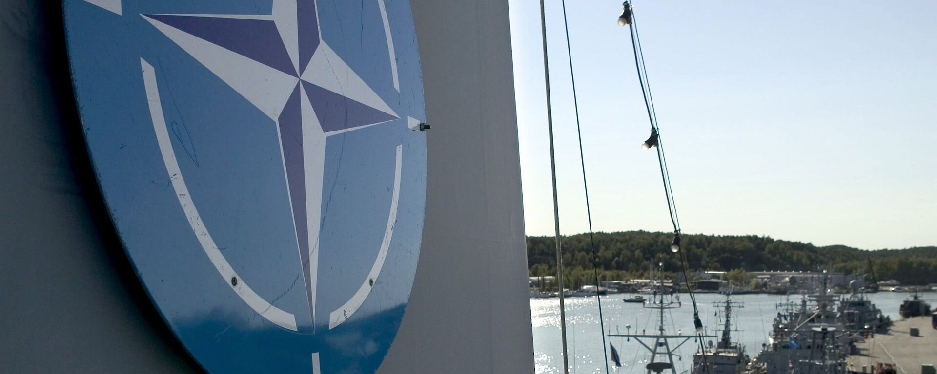 In this file photo dated Aug. 29, 2014, NATO naval mine countermeasure vessels berth in Turku, Finland, during the international Northern Coasts 2014 (NOCO14) military exercise - Sputnik International, 1920, 05.04.2023