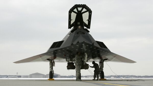 An F-117 stealth fighter jet is inspected after it landed at Wright Patterson Air Force Base, Monday, March 10, 2008, in Dayton, Ohio - Sputnik International
