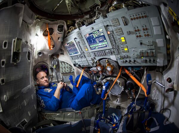 NASA astronaut Scott Kelly is seen inside a Soyuz simulator at the Gagarin Cosmonaut Training Center (GCTC), Wednesday, March 4, 2015 in Star City, east of Moscow - Sputnik International
