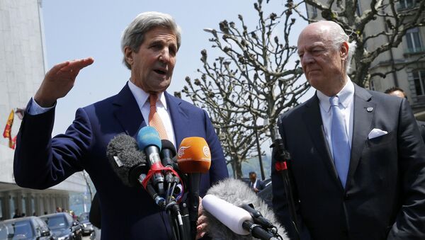 U.S. Secretary of State John Kerry (L) gestures next to United Nations Special Envoy on Syria Staffan de Mistura during a news conference in Geneva, Switzerland May 2, 2016 - Sputnik International