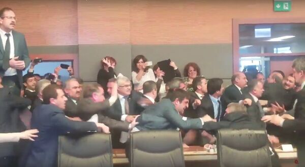 Turkish parliament debate on lawmakers' immunity ends in a brawl (02 05 2016)   - Sputnik International