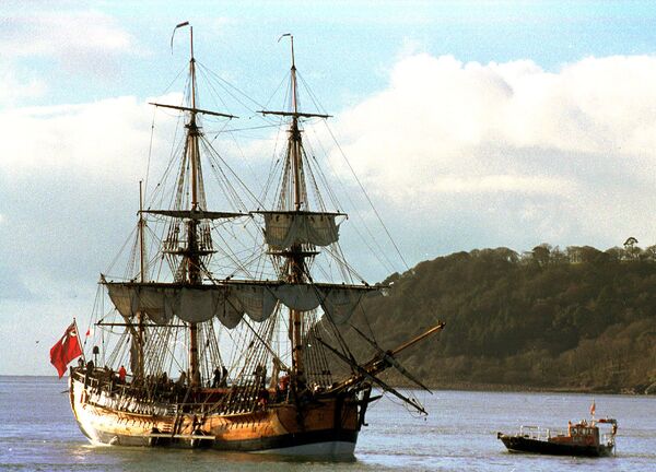 A replica of Captain James Cook's ship Endeavour prepares to leave Plymouth, England, Wednesday Jan. 14, 1998 A replica of Captain James Cook's ship Endeavour prepares to leave Plymouth, England, Wednesday Jan. 14, 1998 - Sputnik International