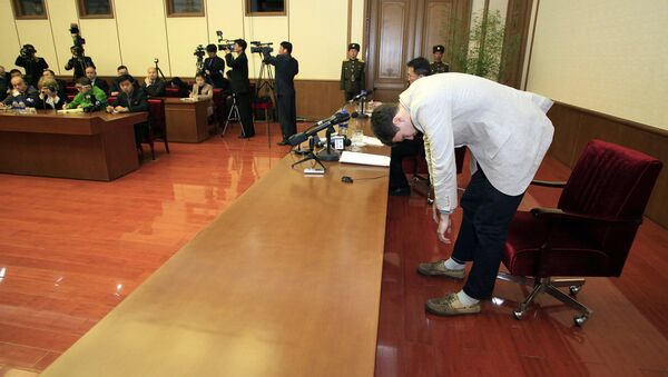 American student Otto Warmbier, right, bows as Warmbier is presented to the reporters on Monday, Feb. 29, 2016, in Pyongyang, North Korea - Sputnik International
