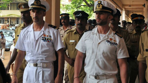 Italian marines Latore Massimiliano (2L) and Salvatore Girone (2R) are escorted by Indian police outside a court in Kollam on May 25, 2012 - Sputnik International