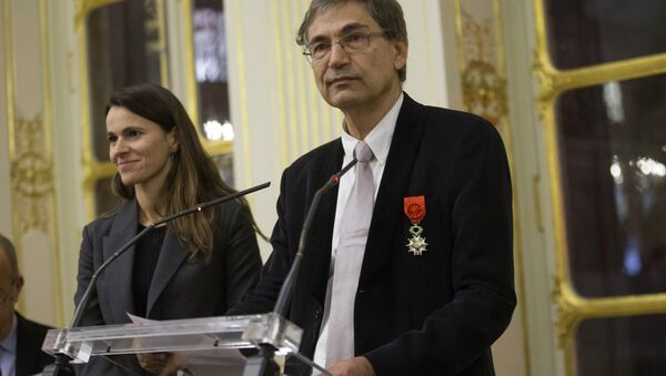 Orhan Pamuk, Turkish novelist and a Nobel Laureate, speaks after he was awarded the medal of Commander of Arts and Letters. - Sputnik International