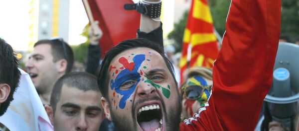 A demonstrator is seen with his face painted in support of a colorful revolution during a protest against the government, in front of the EU office in Skopje, Macedonia April 21, 2016. - Sputnik International