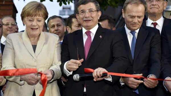 German Chancellor Angela Merkel, Turkish Prime Minister Ahmet Davutoglu and EU Council President Donald Tusk - Sputnik International