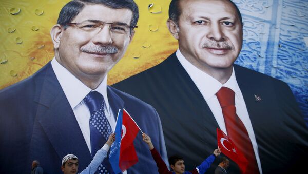 A banner showing Turkish President Tayyip Erdogan and Prime Minister Ahmet Davutoglu (L) together during an election rally in the central Anatolian city of Konya, Turkey, October 30, 2015. - Sputnik International