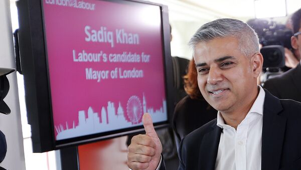 Sadiq Khan gives a thumbs up after he was announced the winner of the election for the Labour party's candidate for the Mayor of London, at the Royal Festival Hall in London - Sputnik International
