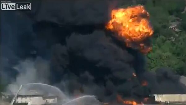 Huge Explosion and Fire in Houston - Sputnik International