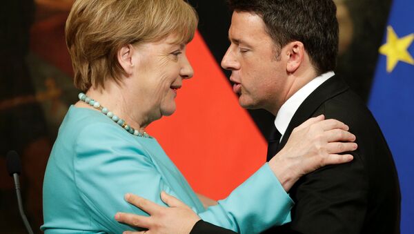 Italian Prime Minister Matteo Renzi (R) and German Chancellor Angela Merkel embrace at the end of a news conference at Chigi Palace in Rome, Italy May 5, 2016. - Sputnik International