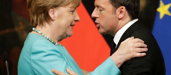Italian Prime Minister Matteo Renzi (R) and German Chancellor Angela Merkel embrace at the end of a news conference at Chigi Palace in Rome, Italy May 5, 2016. - Sputnik International