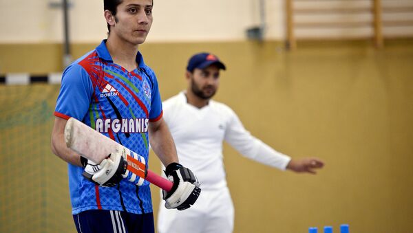 Afghan refugees take part in a Cricket training session at the team of the Altendorf 09 Blue Tigers in Essen, western Germany, on April 30, 2016. - Sputnik International