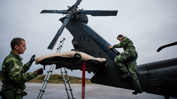 Soldiers from the Swedish Armed Forces prepare a Blackhawk helicopter at Hagshult Airbase, about 240 km North-East of Malmo, Sweden. - Sputnik International