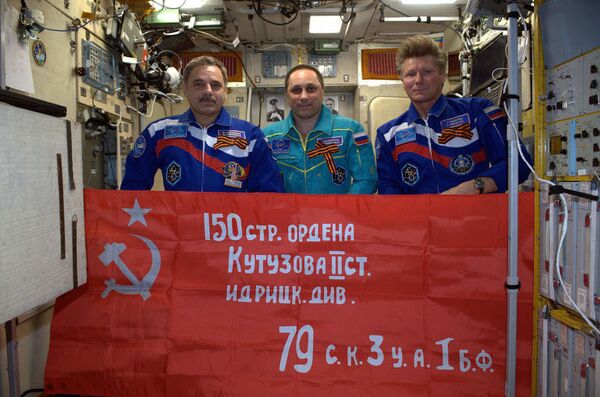  Victory Banner in Space - Sputnik International