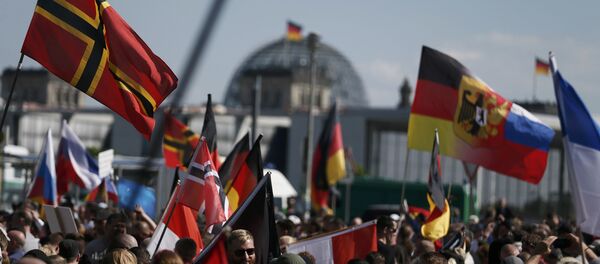 Right-wing protestors demonstrate in Berlin, Germany, May 7, 2016. - Sputnik International