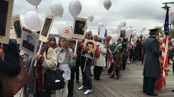 Participant's in Immortal Regiment commemoration activities in New York gather for a march - Sputnik International