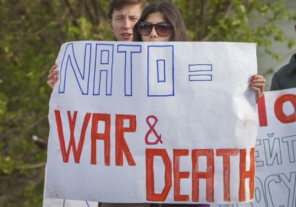 Moldovan youngsters hold anti-NATO banners during a protest in the border town of Sculeni, Moldova, Tuesday, May 3, 2016 against the May 3-20 joint US-Moldovan military exercises as less than 20 percent of Moldovans want to join the military alliance Moldovan youngsters hold anti-NATO banners during a protest in the border town of Sculeni, Moldova, Tuesday, May 3, 2016 against the May 3-20 joint US-Moldovan military exercises as less than 20 percent of Moldovans want to join the military alliance - Sputnik International