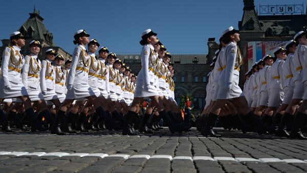 Female cadets from the Ministry of Defense's Military University and the Wolsky Military Institute during the 71st Victory Day Parade in Moscow - Sputnik International