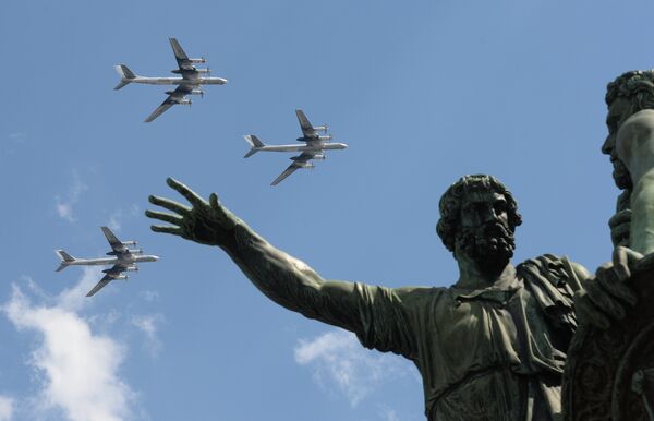 The Tu-95 bombers seen flying over Moscow's Red Square during the rehearsal of the May 9 Victory Day Parade The Tu-95 bombers seen flying over Moscow's Red Square during the rehearsal of the May 9 Victory Day Parade - Sputnik International