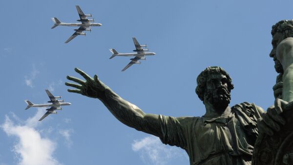 The Tu-95 bombers seen flying over Moscow's Red Square during the rehearsal of the May 9 Victory Day Parade - Sputnik International