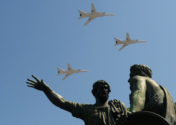 The Tu-22M3 bombers seen flying during the May 9 Victory Day Parade in Moscow The Tu-22M3 bombers seen flying during the May 9 Victory Day Parade in Moscow - Sputnik International
